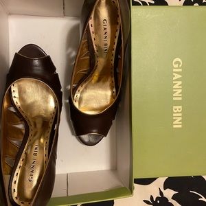Gianni Bini brown heels